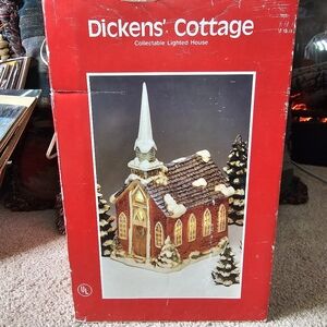 Lemax Plymouth Corners Rocky Point Lighthouse porcelain collectible. Mint Cond